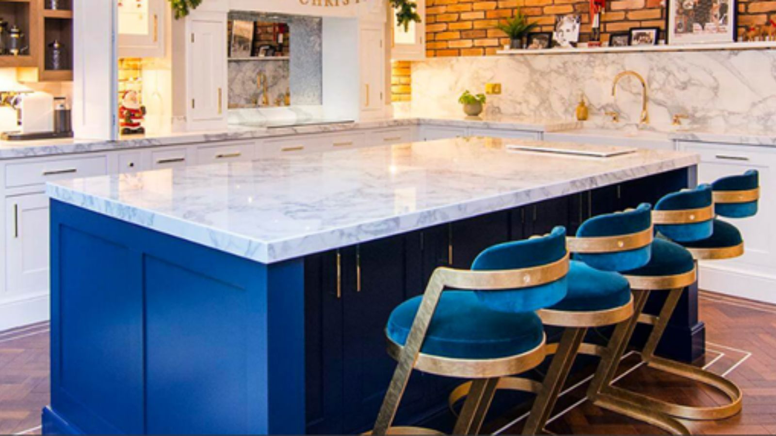 What colour decor for blue kitchen cabinets?